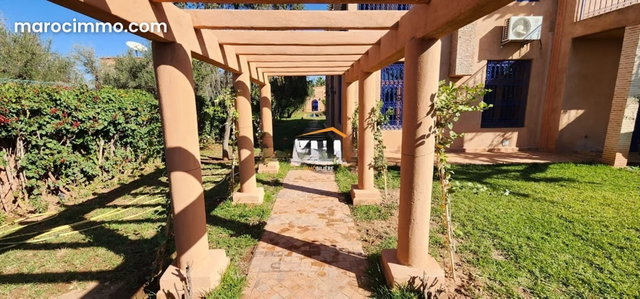 Jolie Villa de style mixte au jardin arboré — 5
