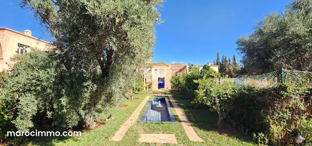 Jolie Villa de style mixte au jardin arboré — 4
