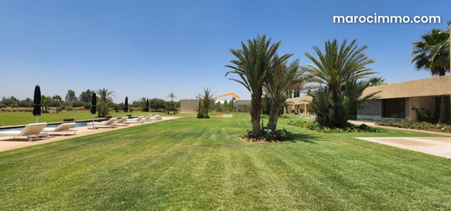 Stunning Contemporary Villa with Minimalist Style in a Beautifully Maintained Arboretum 15 Minutes from Four International Golf Courses — 4