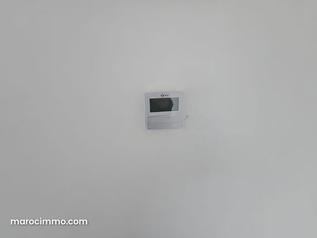 Bureaux à louer à Oulfa proche de l'hôpital cheikh khalifa. Surface de 75 m². Double vitrage et chauffage central — 4