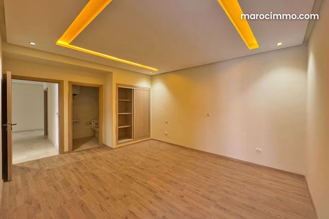 Appartement 2 chambres, 2 salles de bain — 3
