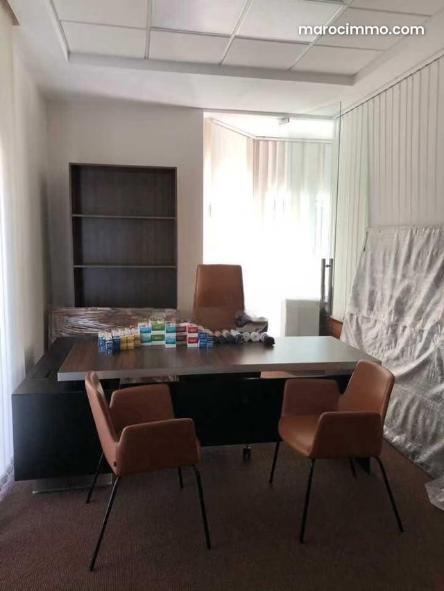 Vend bureaux à Oasis. Surface totale 700 m². Jardin et terrasse — 2