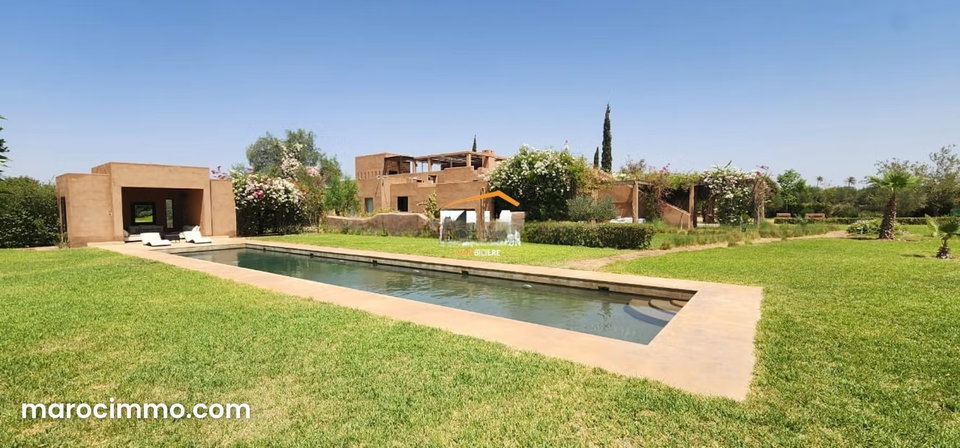 Très jolie Villa de haut standing de style contemporain mixte