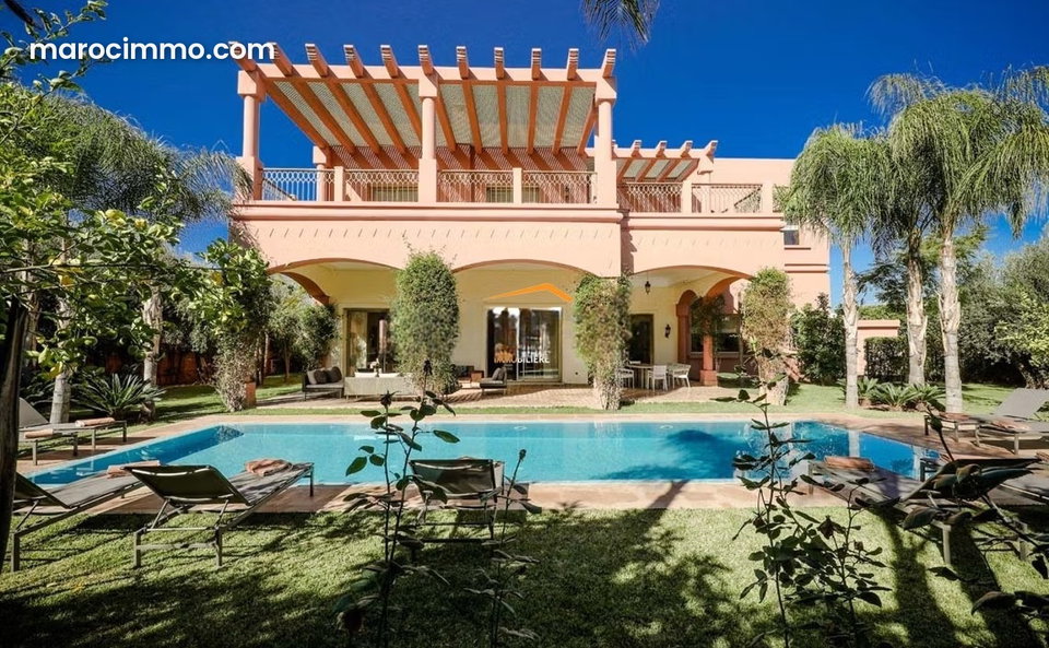 Luxury Mixed-Style Villa with Optimal Location for Your Villa Residence