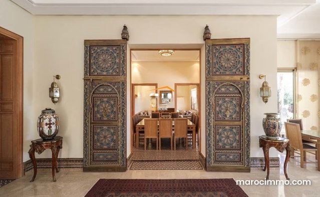 Luxury Mixed-Style Villa with Optimal Location for Your Villa Residence — 5