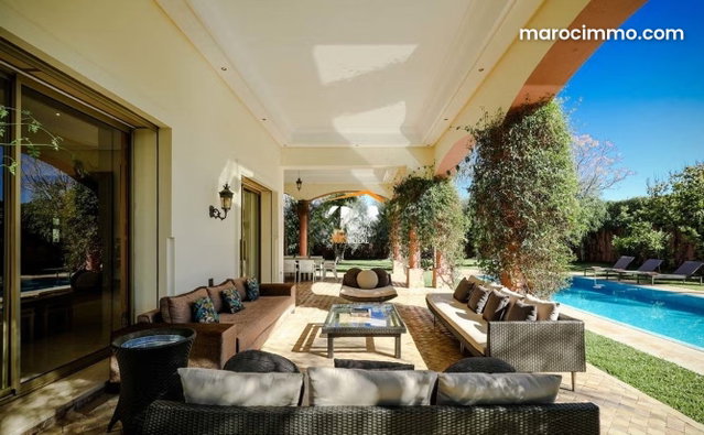 Luxury Mixed-Style Villa with Optimal Location for Your Villa Residence — 3