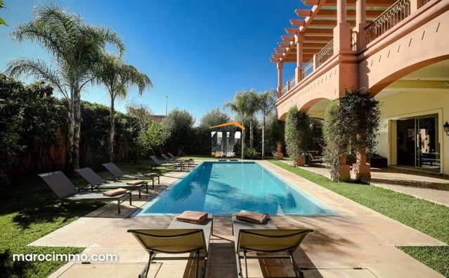Luxury Mixed-Style Villa with Optimal Location for Your Villa Residence — 2