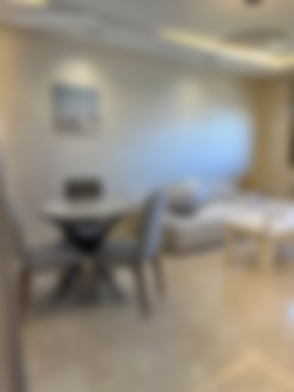 شقة فاخرة بترّاس مُطلّ للإيجار اليومي في مالاباطا طنجة