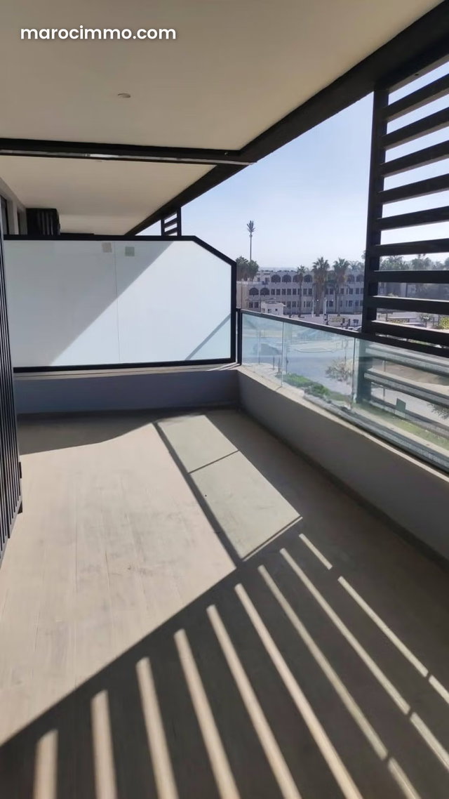 À louer – Superbe studio vide 60 m² à CFC — 2