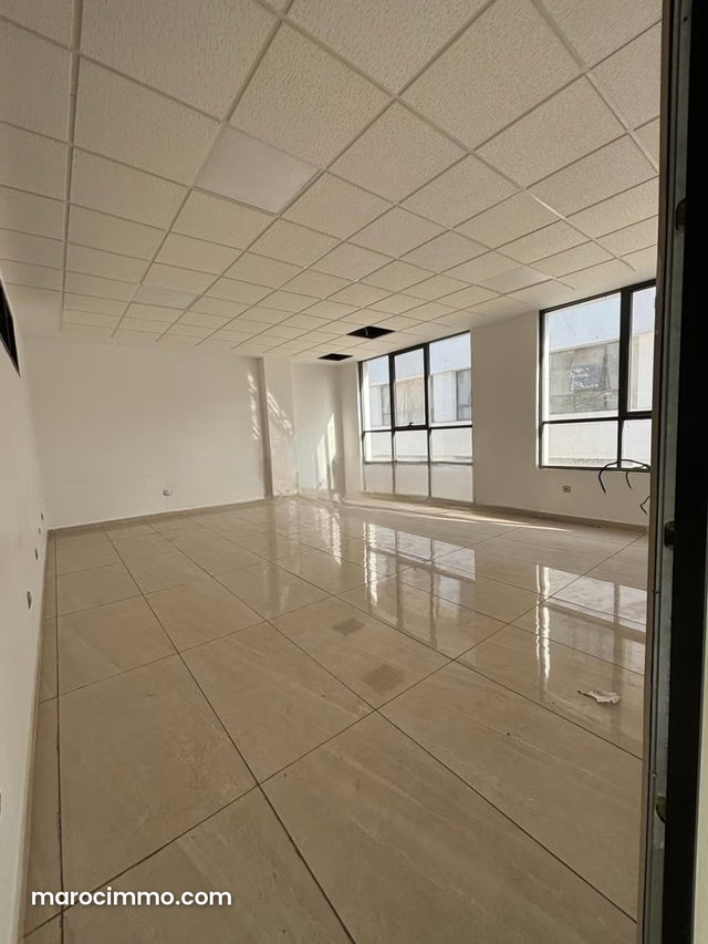 Bureaux en location à Sidi Maarouf. Surface de 162 m². Avec ascenseur — 2