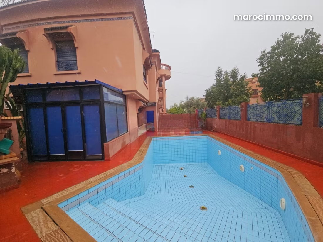 House with Swimming Pool for Sale on Casablanca Road, Marrakech — Marrakesh