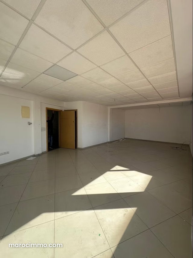 Bureau à vendre – 46 m² – proche du Grand Hôtel Bureau à vendre, situé à proximité du Grand Hôtel, dans un emplacement stratégique au cœur de la ville — 3