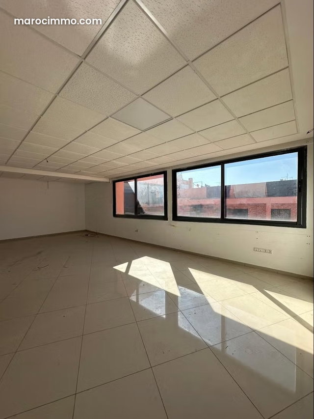 Bureau à vendre – 46 m² – proche du Grand Hôtel Bureau à vendre, situé à proximité du Grand Hôtel, dans un emplacement stratégique au cœur de la ville — 2