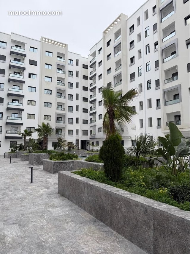 Appartement à vendre à Hay Hassani. 3 grands espaces de vie. Espaces verts et ascenseur — 2