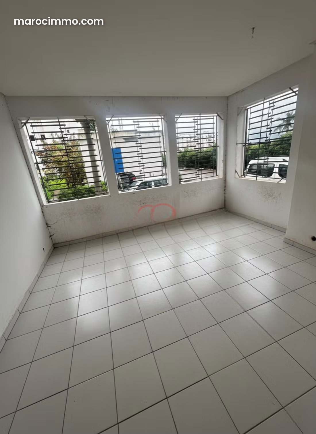 Local commercial 98 m² à Bouskoura centre idéal services — Bouskoura
