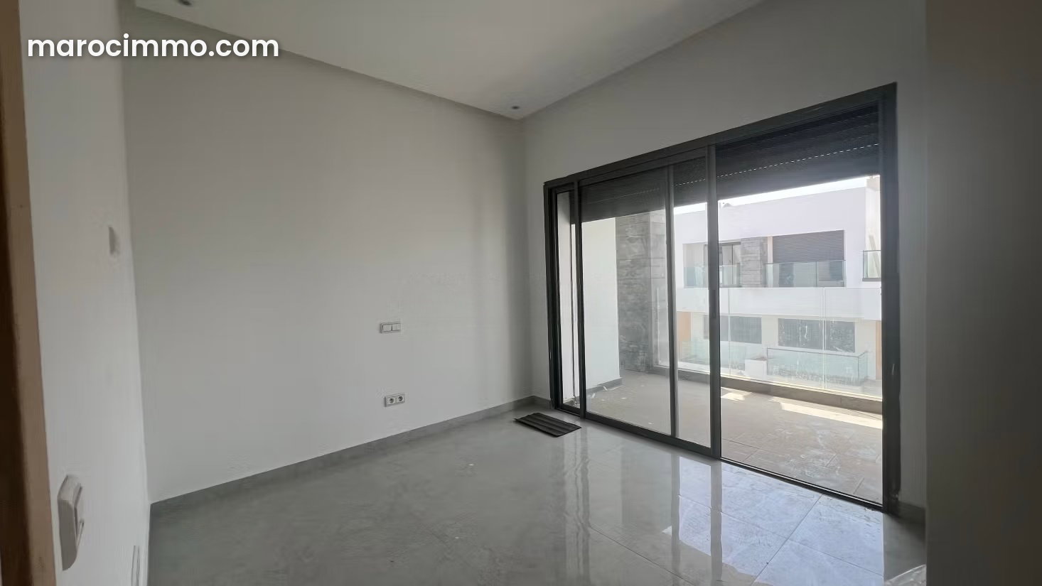 260 m² Villa in Harhoura, Temara: Mountain Views and Gated Residence — Temara