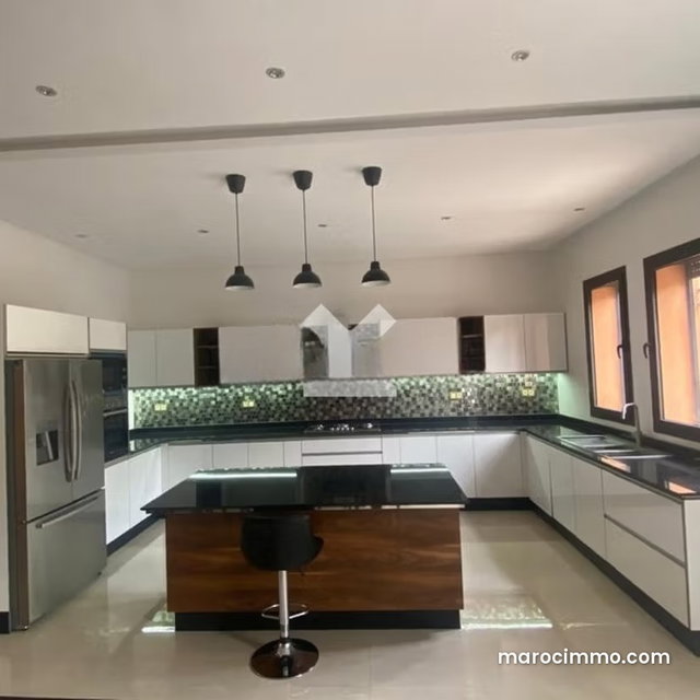 Villa à Vendre de 401.0 m² à Marrakech, Route De Casablanca — 2