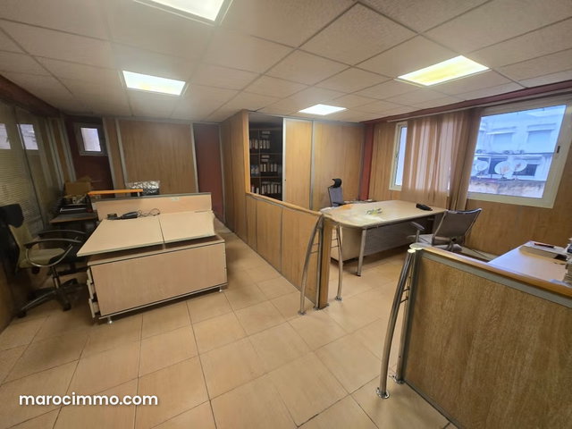 Offices for Sale in Mers Sultan. 120 m² Surface. Elevator and Terrace — 2