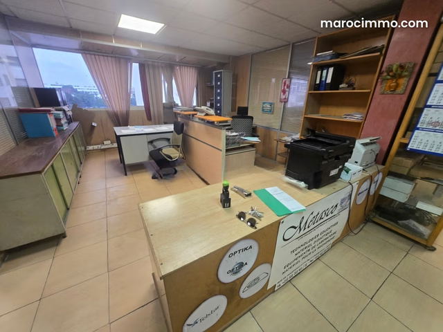 Bureaux en vente à Mers Sultan. Surface de 120 m². Ascenseur et terrasse — Casablanca