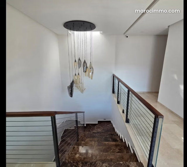 Maison de haut standing à vendre à Agdal. 4 chambres — 5