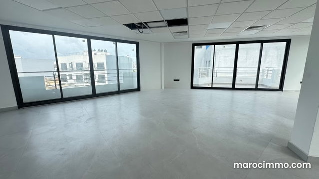 Location de bureaux à Riviera. Surface totale 80 m². Avec ascenseur — 4