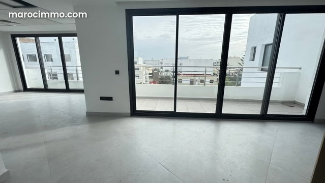 Location de bureaux à Riviera. Surface totale 80 m². Avec ascenseur — 3