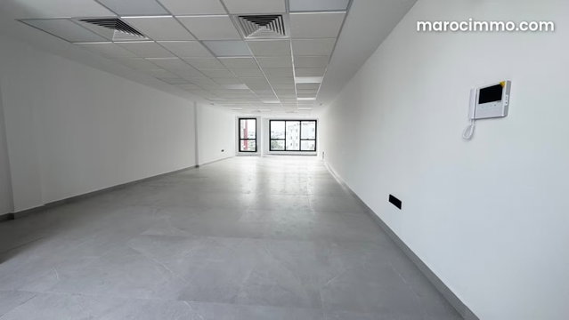 Location de bureaux à Riviera. Surface totale 80 m². Avec ascenseur — 2