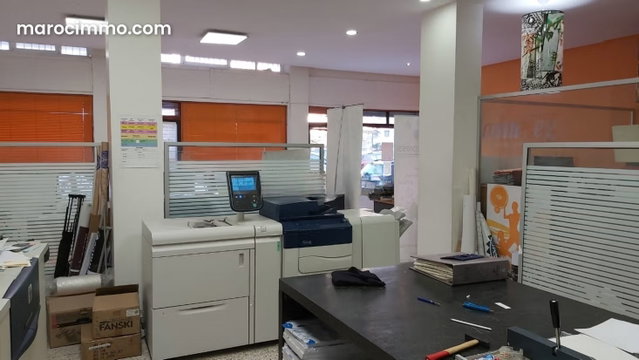 Local commercial 145 m² place Gauthier — 2