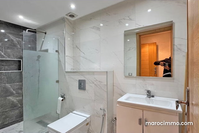À louer à l'année appartement moderne meublé 2ch — 3