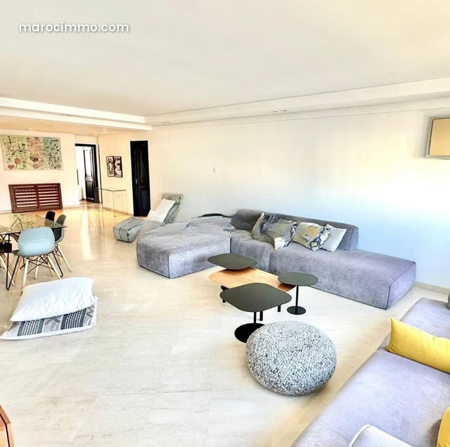 Appart meublé à louer – Quartier Racine – 190 m² — 4