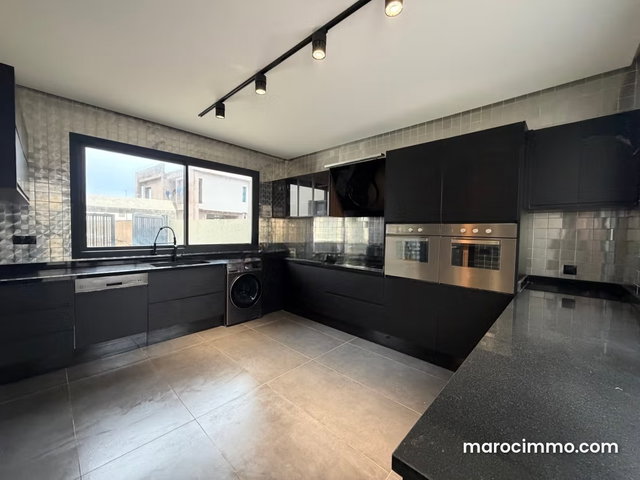 Maison de haut standing à vendre à Dar Bouazza. 4 pièces confortables — 4