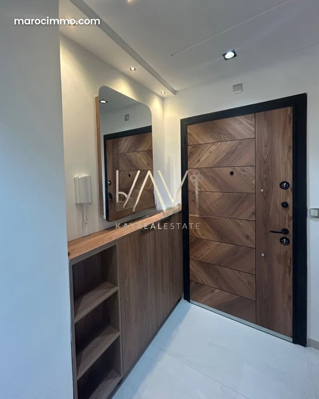 Appartement meublé avec vue panoramique – 3 chambres – Face à la place — 2