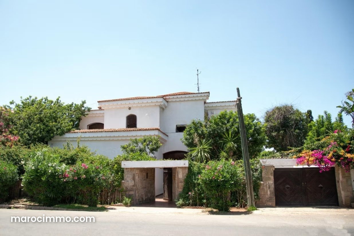 630 m² Villa with Swimming Pool and 1,375 m² Garden, Californie, Casablanca — Casablanca