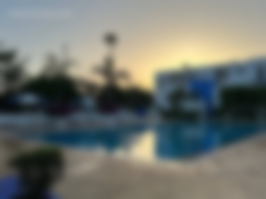 فيلا مفروشة بحديقة ومسبح للإيجار بشاطئ روز مراي في الصخيرات
