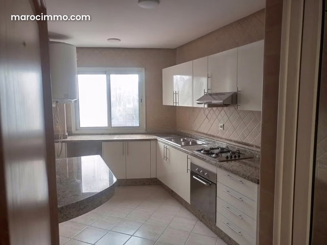 Location longue durée un appartement 3 chambres vide de 178 m² Racine à Casablanca — 3