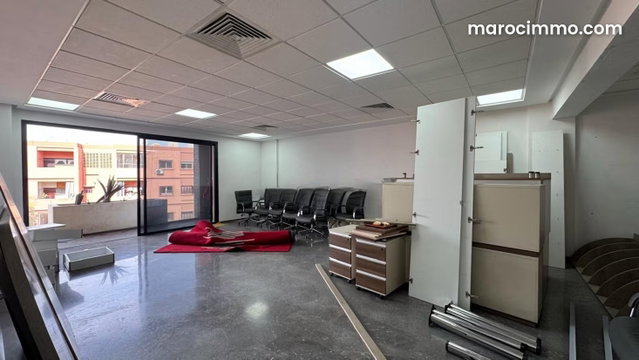 Bureau 68 m² avec Terrasse et Parking Titré — 2