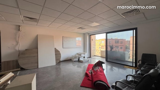 Bureau 68 m² avec Terrasse et Parking Titré — 3