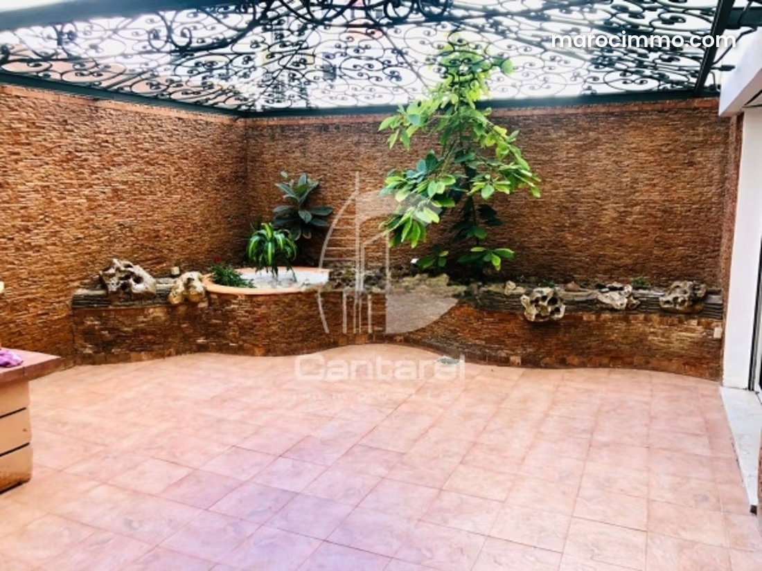 250 sqm Apartment with Terrace for Rent in Racine, Casablanca — Casablanca