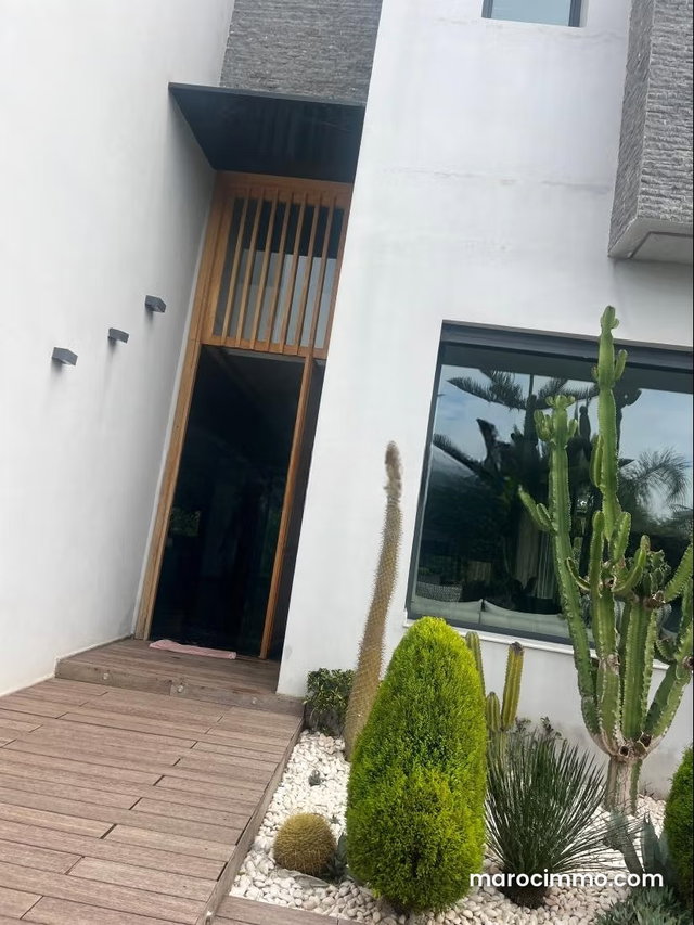 Maison de haut standing à vendre à Ville Verte. 3 chambres. Cheminée, piscine — 2