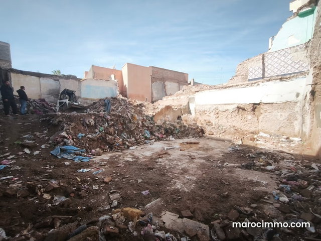 Terrain de 137 M2 très bien situé médina — 2