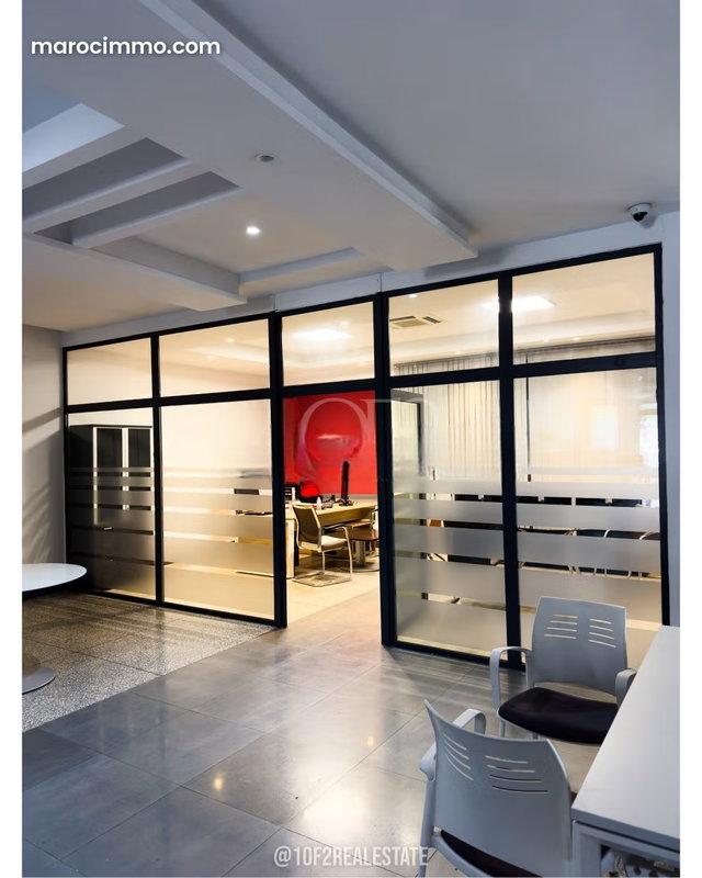A louer Local commercial 610 m2 — 5