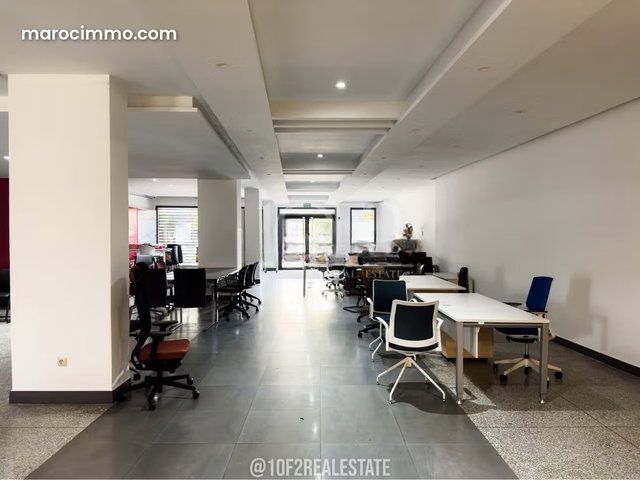 A louer Local commercial 610 m2 — 4