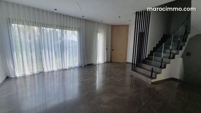Joli villa à louer à Ain Diab Extension — 4
