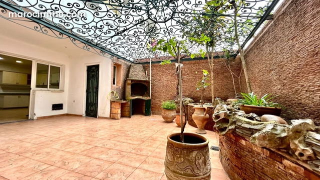 Luxurious apartment for rent in Golden Triangle. Total surface area 274 sqm. Elevator and terrace — Casablanca