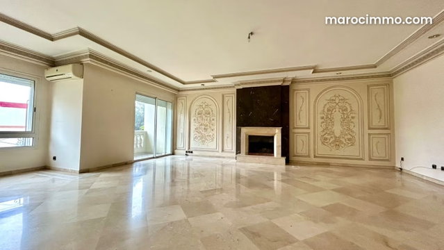 Luxurious apartment for rent in Golden Triangle. Total surface area 274 sqm. Elevator and terrace — 4