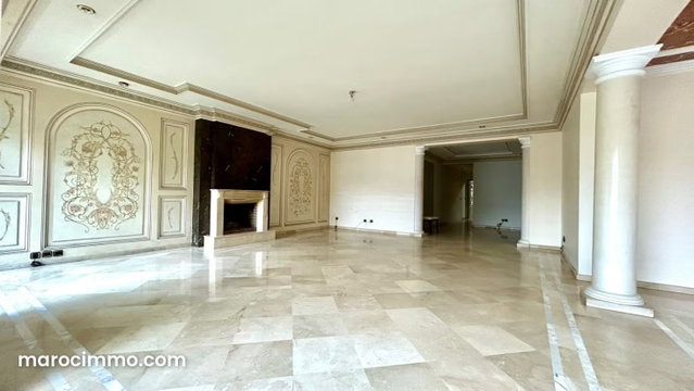 Luxurious apartment for rent in Golden Triangle. Total surface area 274 sqm. Elevator and terrace — 2