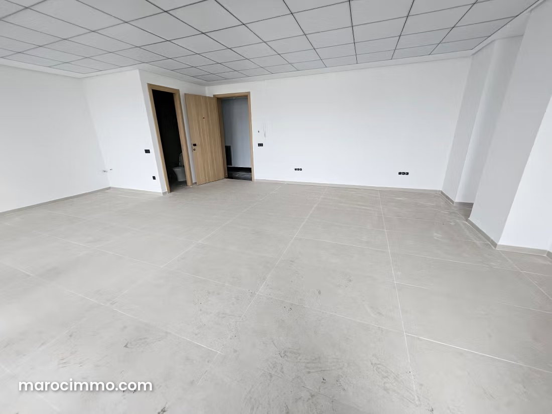 100 m² Office on the 6th Floor with Terrace, Hôpitaux District, Casablanca — Casablanca