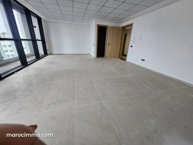 Offices for Rent in Les Hôpitaux. Total Surface 100 m². Terrace and Elevator — 3