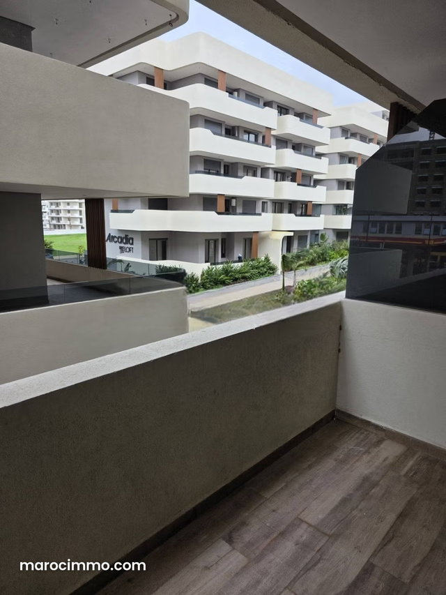Studio neuf vide 54m² Californie 6500 Dh — 4