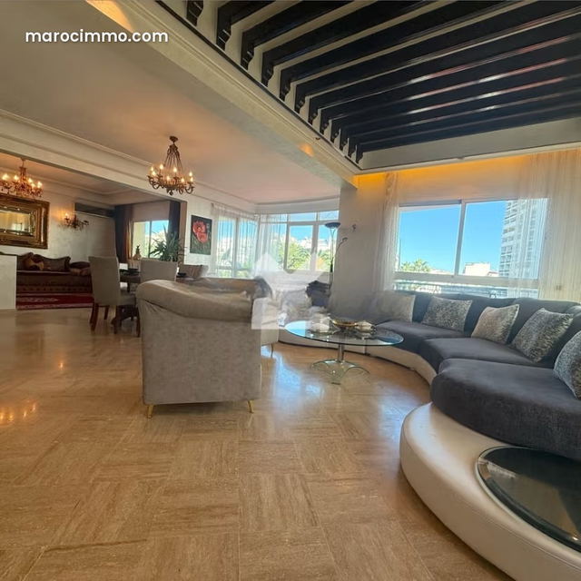Appartement à Louer de 205.0 m² à Casablanca, Maarif — Casablanca
